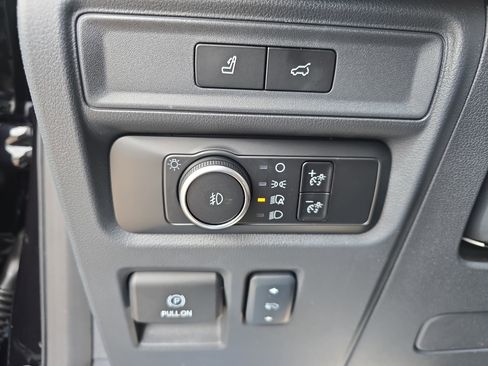 Used 2024 Ford Expedition Limited image 28