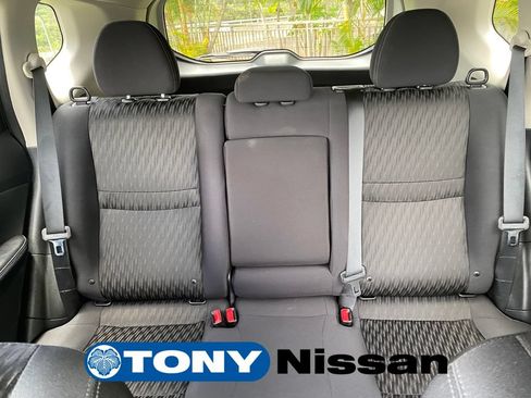Used 2019 Nissan Rogue SV FWD image 18