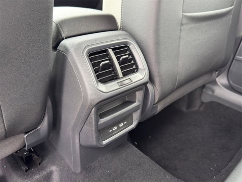 New 2026 Volkswagen Taos SE image 31