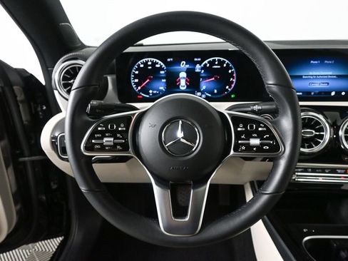 Used 2023 Mercedes-Benz CLA 250 image 2