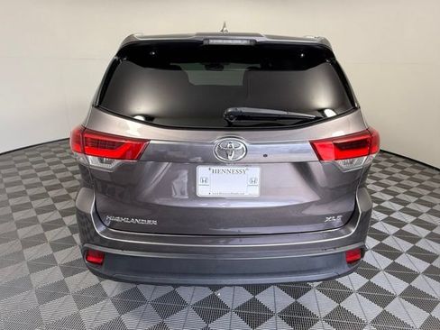 Used 2019 Toyota Highlander XLE FWD image 5