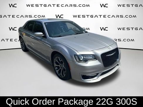 Used 2018 Chrysler 300 S w/ 300S Premium Group RWD image 4