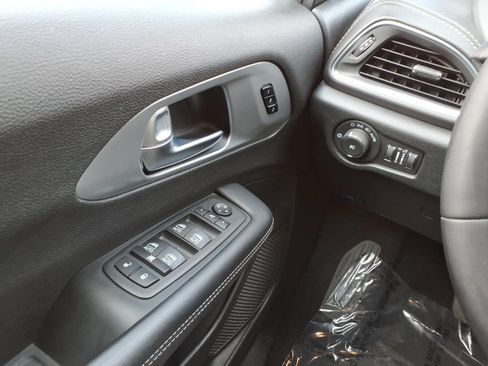 Used 2026 Chrysler Pacifica Limited w/ S Appearance Package FWD image 24