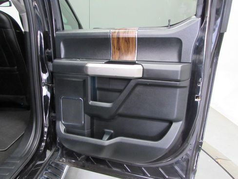 Used 2019 Ford F150 Lariat image 18