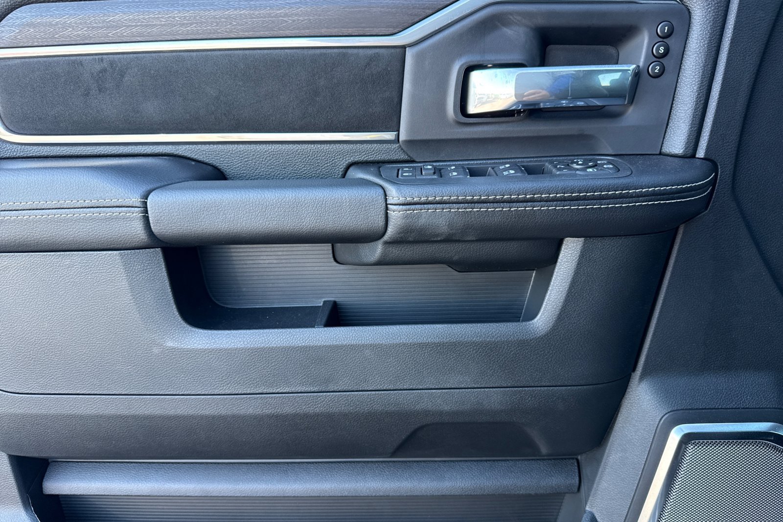 New 2026 RAM 3500 Laramie AWD/4WD image 14