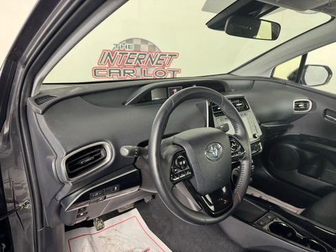 Used 2022 Toyota Prius Prime LE image 10