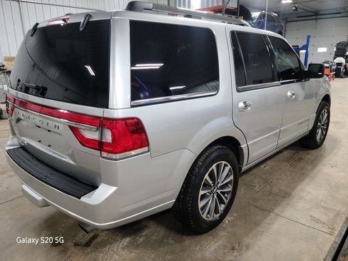 Used 2017 Lincoln Navigator Select image 9