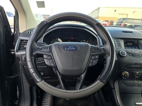 Used 2017 Ford Edge SE image 22