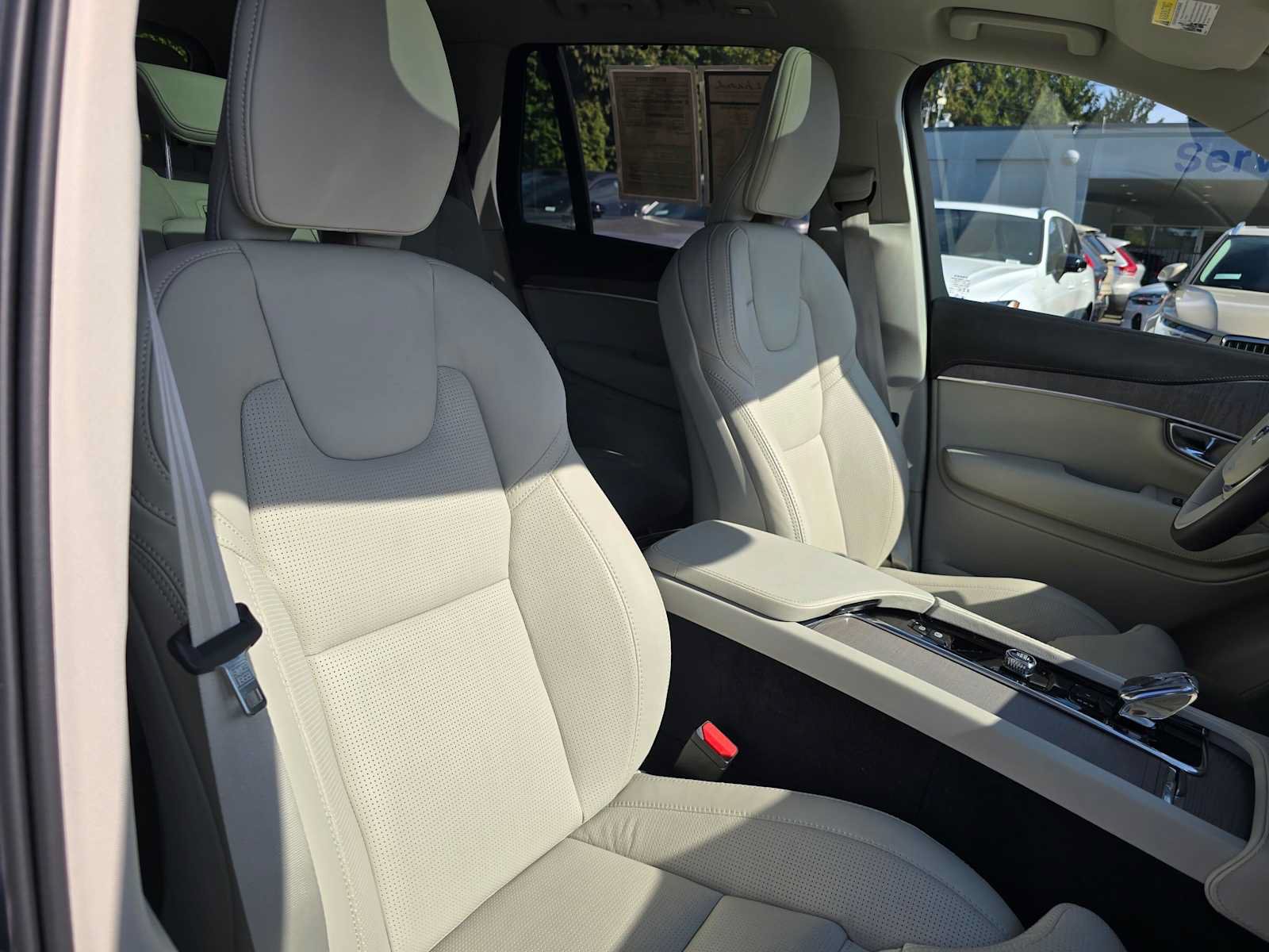 Certified 2025 Volvo XC90 T8 Ultra w/ Protection Package Premier AWD/4WD image 11