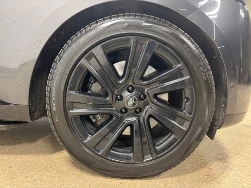 Used 2023 Land Rover Range Rover SE image 11