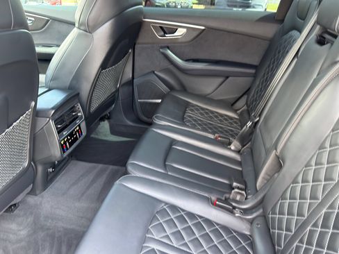 Certified 2024 Audi SQ7 Premium Plus w/ Carbon Package AWD/4WD image 33