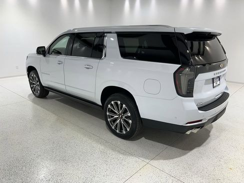 New 2026 Chevrolet Suburban High Country AWD/4WD image 3