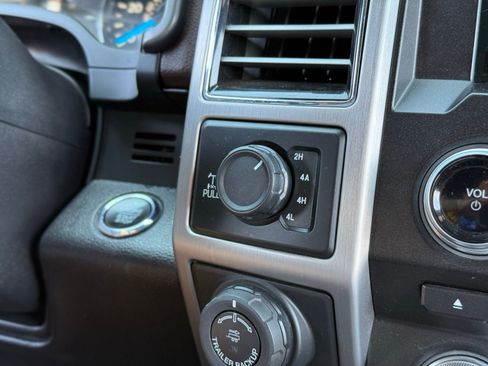 Used 2017 Ford F150 Platinum w/ Equipment Group 701A Luxury AWD/4WD image 21