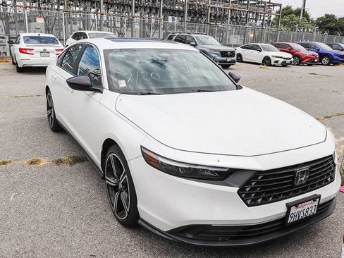 Used 2023 Honda Accord Sport image 2