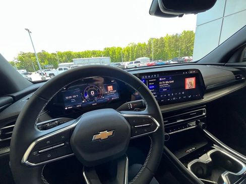 Used 2026 Chevrolet Traverse LT w/ Driver Confidence Package AWD/4WD image 18