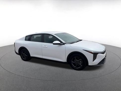 Used 2025 Kia K4 LXS image 2