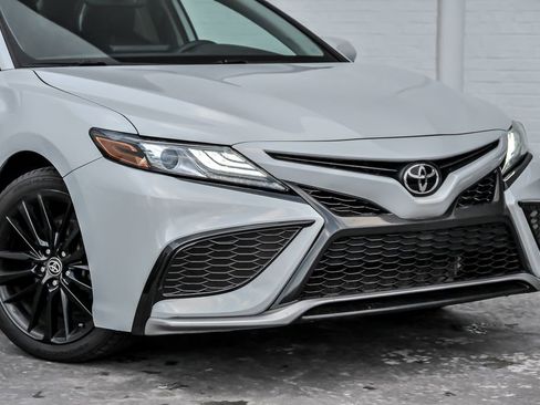 Used 2023 Toyota Camry XSE FWD image 3