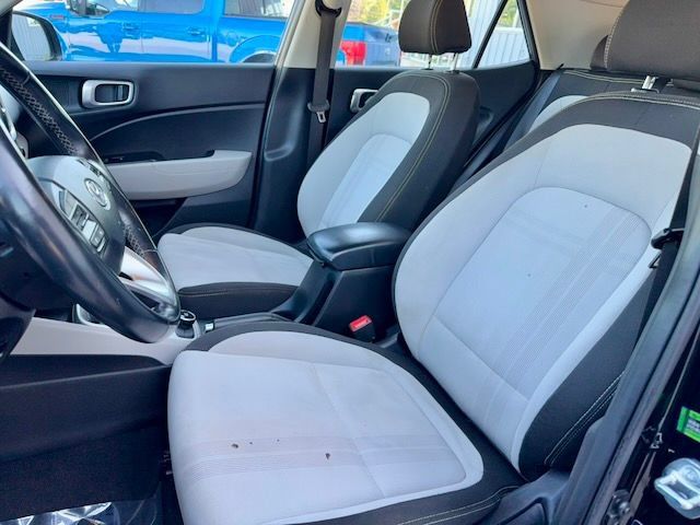 Used 2024 Hyundai Venue SEL FWD image 13