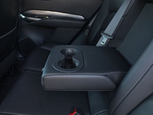 Used 2024 Cadillac XT4 Premium Luxury image 15