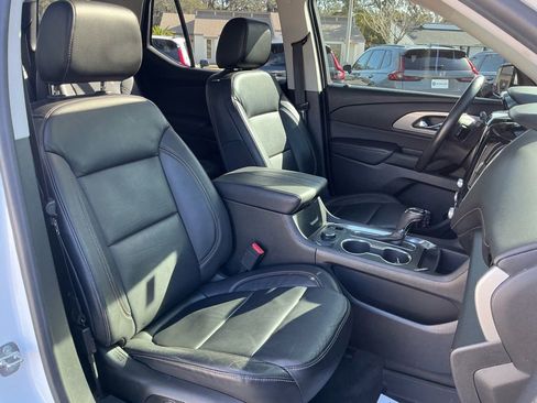 Used 2018 Chevrolet Traverse LT image 18