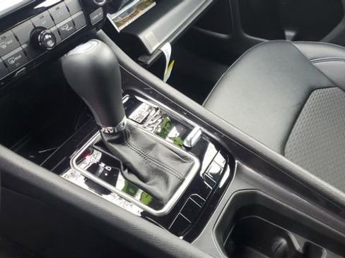 Certified 2024 Jeep Compass Latitude image 17