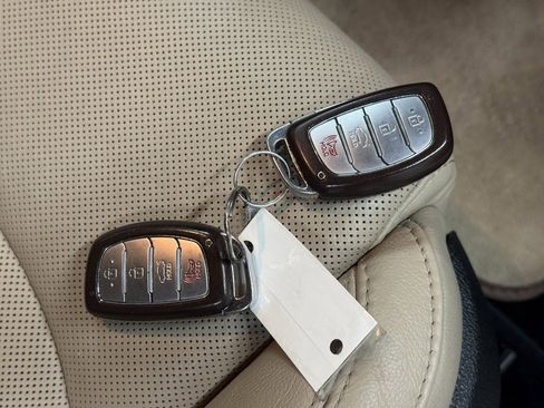 Used 2015 Hyundai Sonata Limited image 23