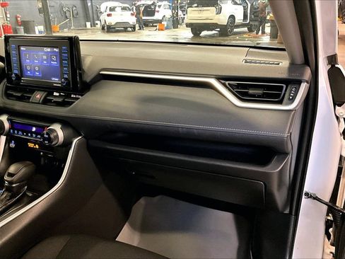 Used 2020 Toyota RAV4 LE w/ Carpet Mat Package AWD/4WD image 13