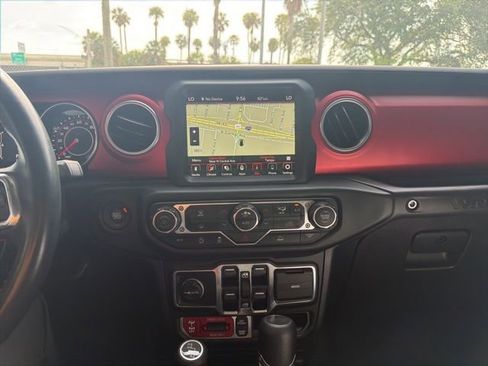 Used 2022 Jeep Wrangler Unlimited Rubicon AWD/4WD image 8