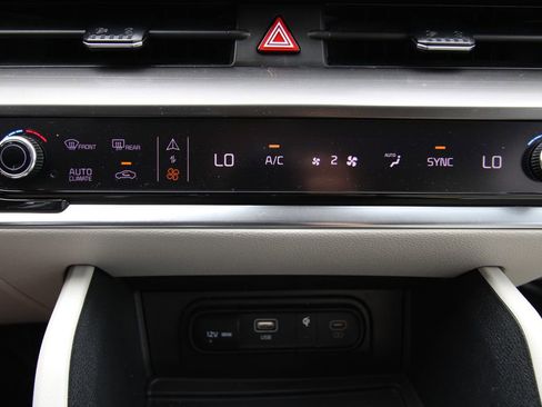 Used 2024 Kia Sportage EX FWD image 29