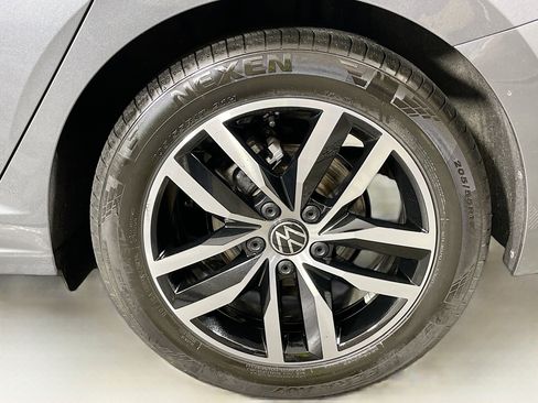 Used 2025 Volkswagen Jetta SE image 11