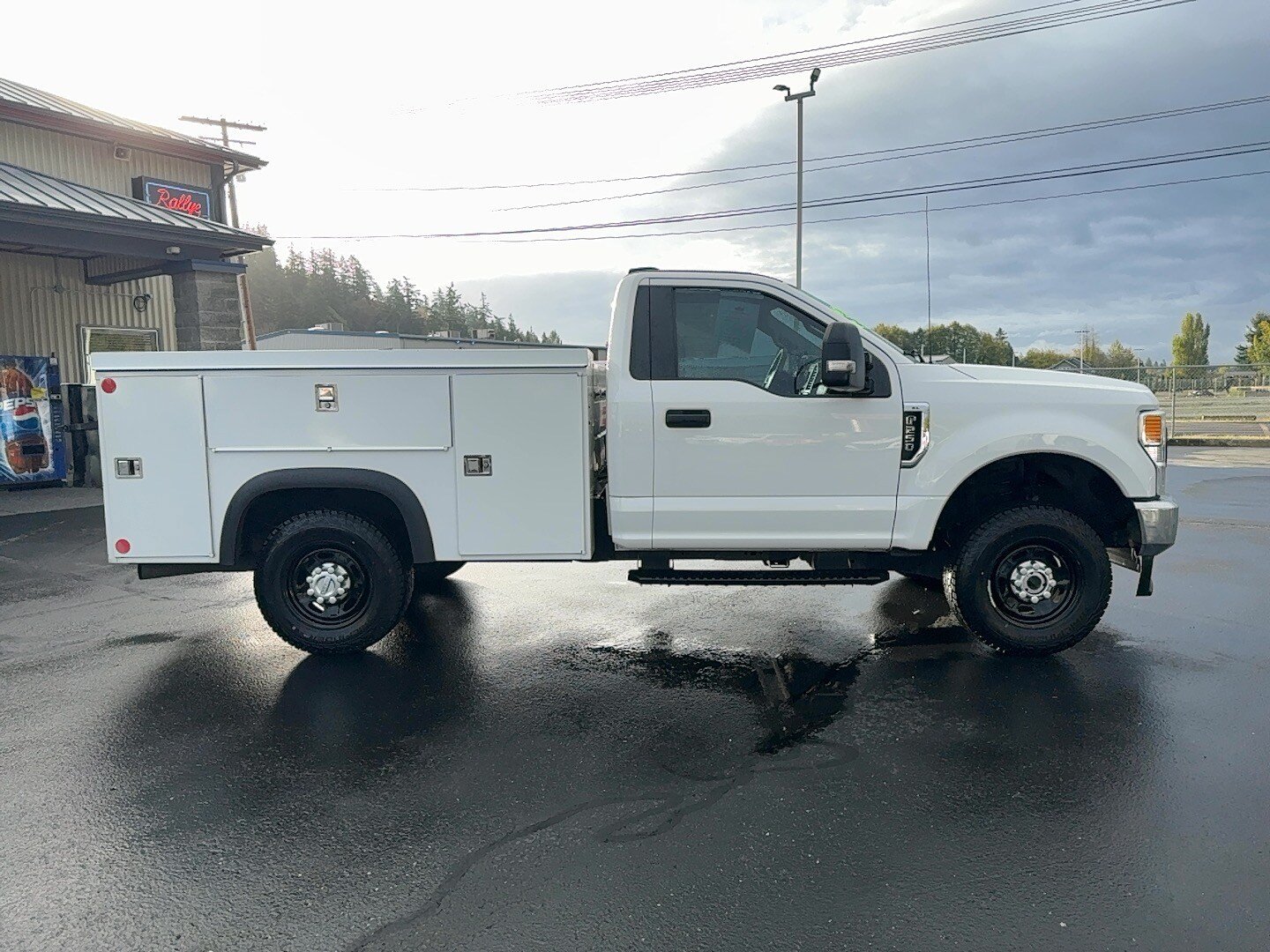 Used 2020 Ford F250 XL w/ Power Equipment Group AWD/4WD image 4
