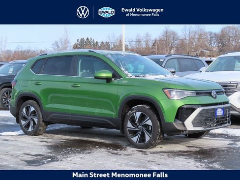 New 2026 Volkswagen Taos SE image 1