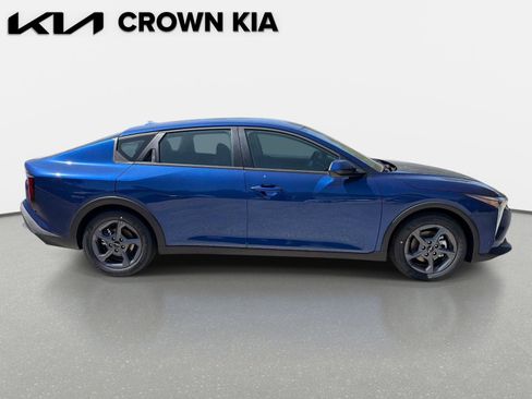 New 2026 Kia K4 LXS FWD image 4