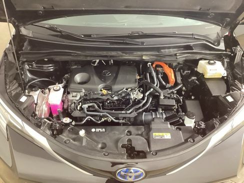 Used 2024 Toyota Sienna Limited AWD/4WD image 33