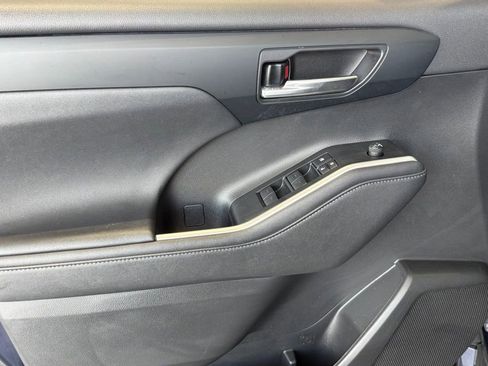 Used 2023 Toyota Highlander XLE image 20