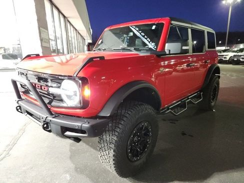 Used 2023 Ford Bronco Badlands image 3