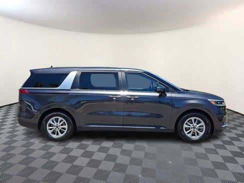 Used 2023 Kia Carnival LX FWD image 9