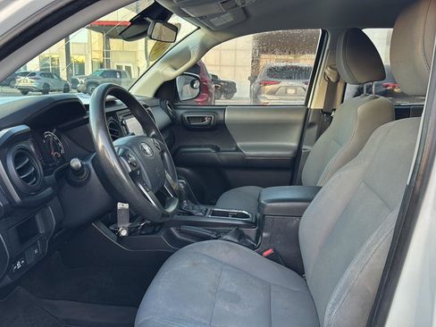 Used 2019 Toyota Tacoma SR image 9