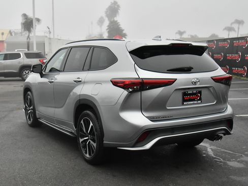 Used 2022 Toyota Highlander XSE image 6