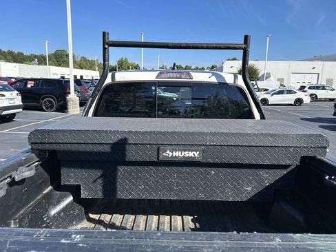 Used 2020 Toyota Tacoma SR5 RWD image 11