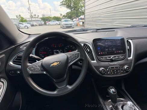 Used 2020 Chevrolet Malibu LT FWD image 17