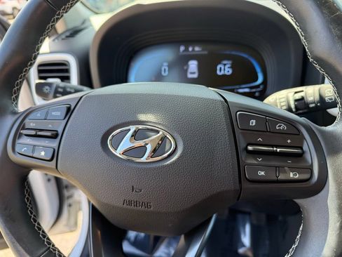 Used 2023 Hyundai Venue Limited FWD image 27