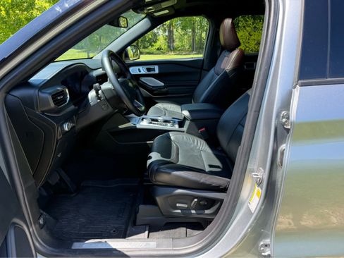 Used 2022 Ford Explorer Platinum w/ Equipment Group 601A AWD/4WD image 10