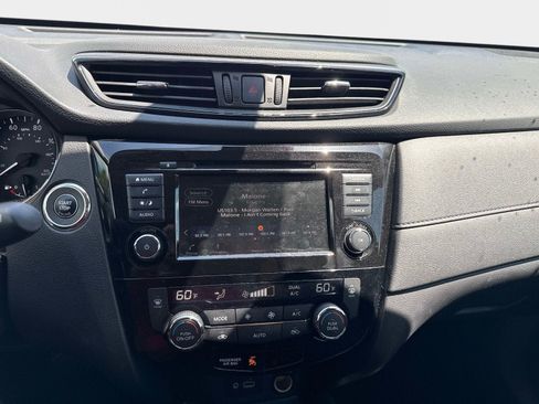 Certified 2020 Nissan Rogue SV FWD image 16