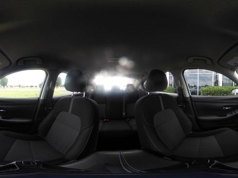 Used 2025 Nissan Sentra SV FWD image 35
