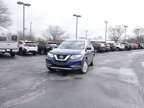 Used 2019 Nissan Rogue SV image 1