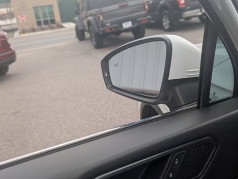 Used 2018 Volkswagen Tiguan SE w/ 3rd Row Seat Package image 28