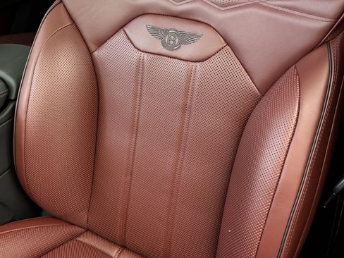 Used 2025 Bentley Bentayga image 6