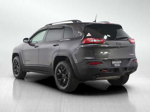 Used 2017 Jeep Cherokee Trailhawk image 3