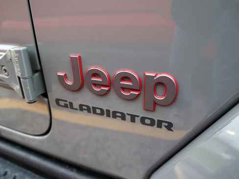 Used 2022 Jeep Gladiator Rubicon w/ LED Lighting Group AWD/4WD image 13